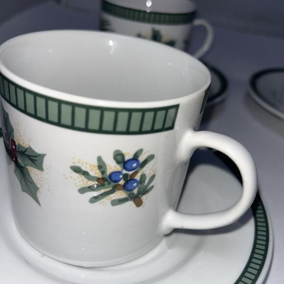 SET OF 4 Fairfield Fine China WINTERGREEN Cups and Saucers. Christmas Holiday - Picture 11 of 11